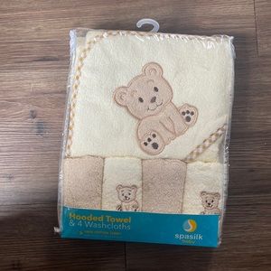 Spasilk baby hooded towel, and four washcloths